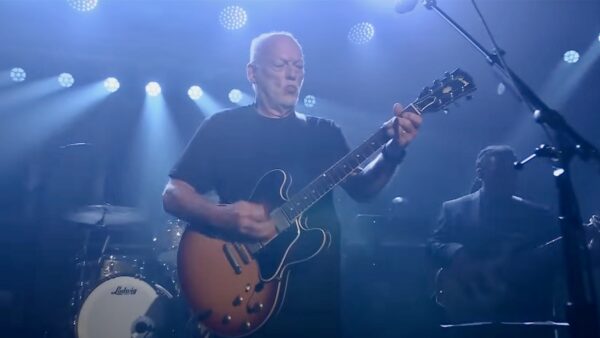 David Gilmour interpreta “Dark and Velvet Nights” en Fallon