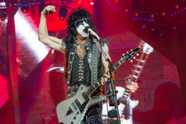 PAUL STANLEY tiene una visión romántica de la relación de KISS con las groupies