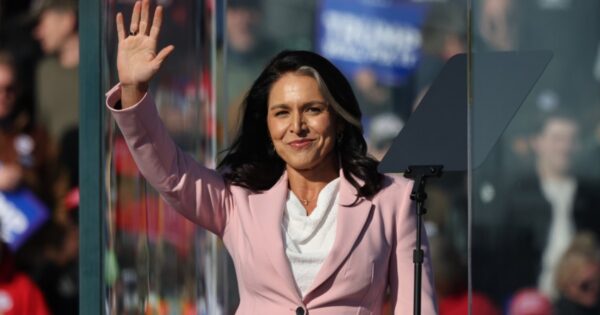 ¿Cuál es la supuesta relación de Tulsi Gabbard con Rusia? Explicación de los rumores