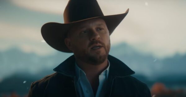 ¿Quién es la esposa de Cody Johnson? Historia Laboral y de Relaciones de Brandi